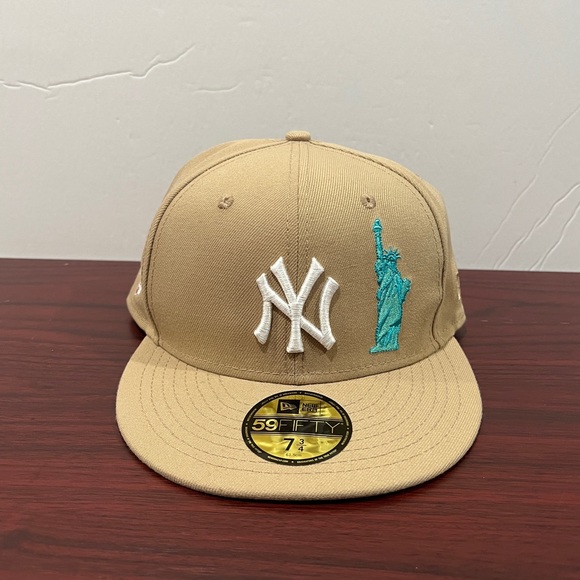 yankee hat with statue of liberty